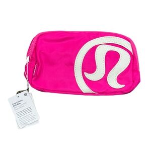 Lululemon Everywhere Belt Bag 2L Sonic Pink W/ Logo  New W/ TAGS  ☆